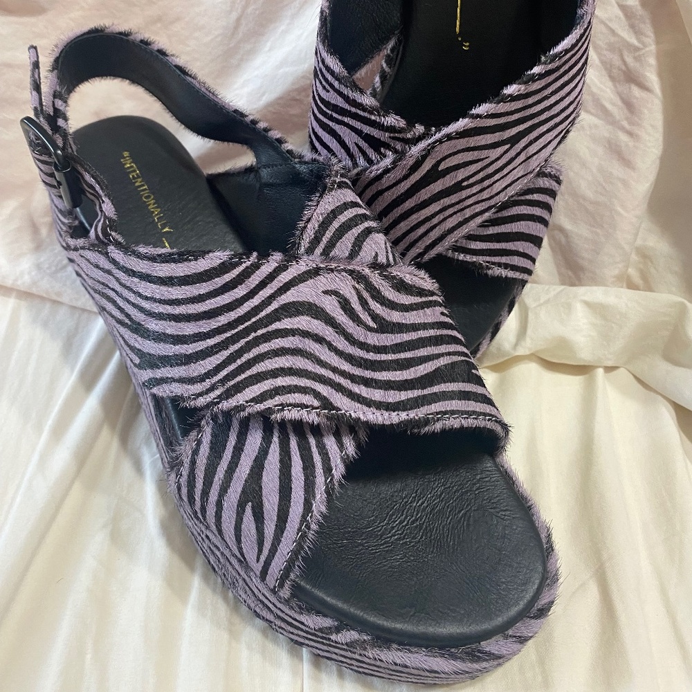 Intentionally Blank Sum Genuine Calf Hair Purple/Black Platform Sandal Size 7